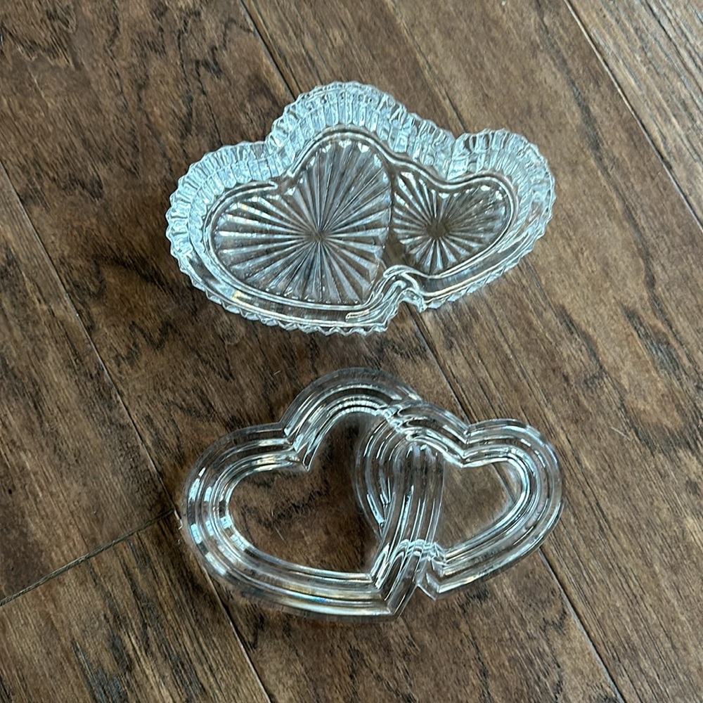 ✨ Vintage Crystal Double-Heart Trinket Dish — A Little Romance in Glass ✨ - Picture 3 of 6